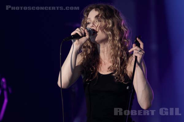 VANESSA PARADIS - 2010-06-26 - PARIS - Hippodrome de Longchamp - 